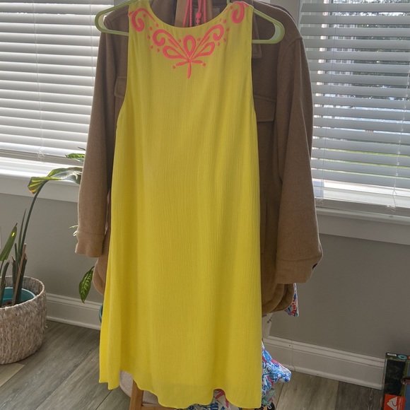 Lilly Pulitzer dress size small dress does have a few marks please see pics - Picture 5 of 5